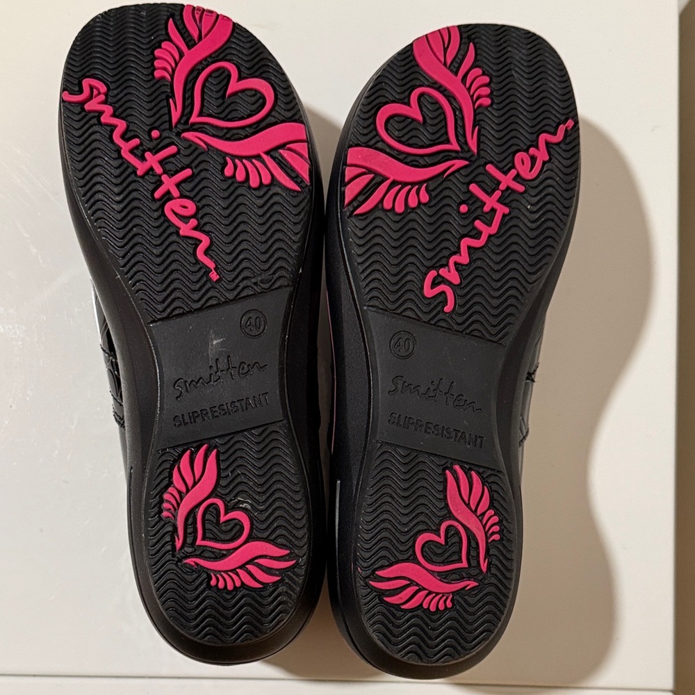 Smitten Women's HearthrobBlack and Pink Heart Nursing Mules Size 40 (9/9.5) NWOT - Picture 8 of 9
